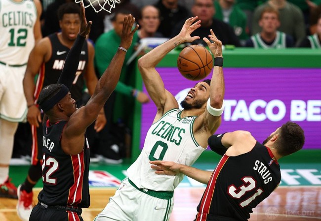 赛事直播-nba最新战报今日凯尔特人102-82热火塔图姆31分 奥拉迪波23分
