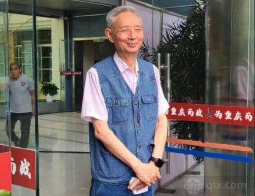 赛事直播-重庆队前老板谈欠薪:不发工资怎么解散？