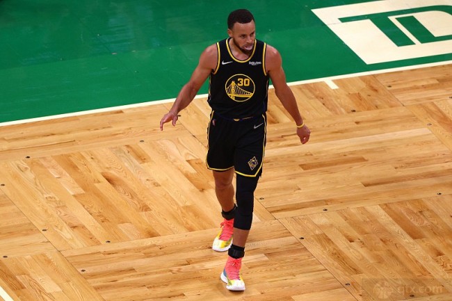 赛事直播-NBA总决赛G4受伤 情报vs库里,大概率出战罗微 左膝酸痛