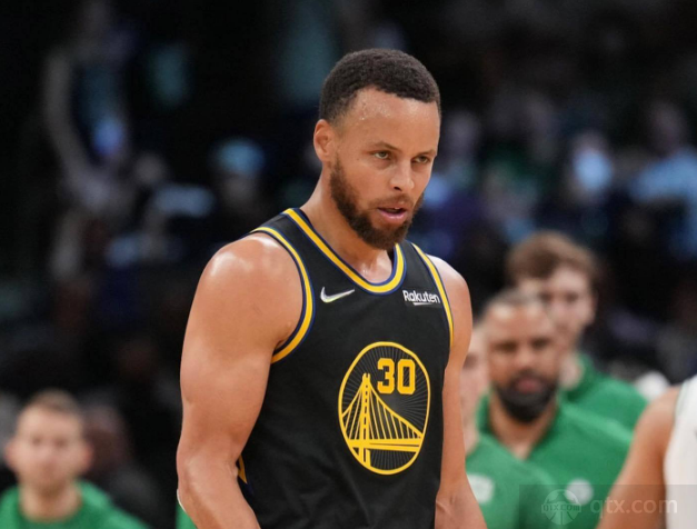 赛事直播-勇士27轮系列赛客场取胜 创造NBA历史纪录