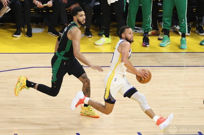 赛事直播-2022年NBA总决赛G5勇士vs凯尔特人集锦录像重演威金斯26分助勇士拿下天王山