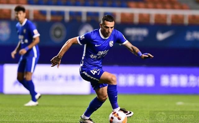 赛事直播-武汉三镇2-1海港五轮不败 继续领跑中超积分榜首 马尔康连续进球